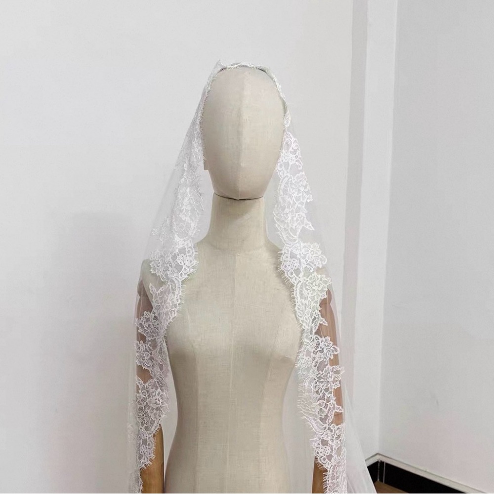 Mantilla Lace Wedding Veil - Picture 6 of 9